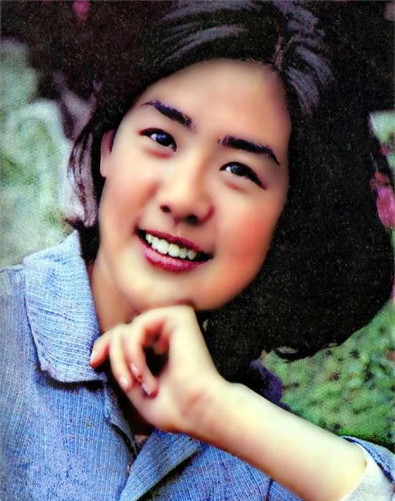 演员丛珊：告别丈夫石凉，带着儿子嫁导演，60岁终于收获幸福19岁爆红全国，却在巅