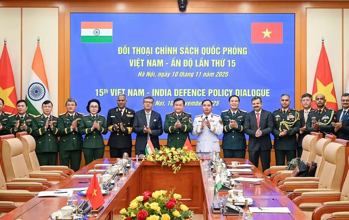 这位越南的国防副部长，上个月刚在韩国闹出丑闻，被韩国外交部抗议在访问期间，对韩国