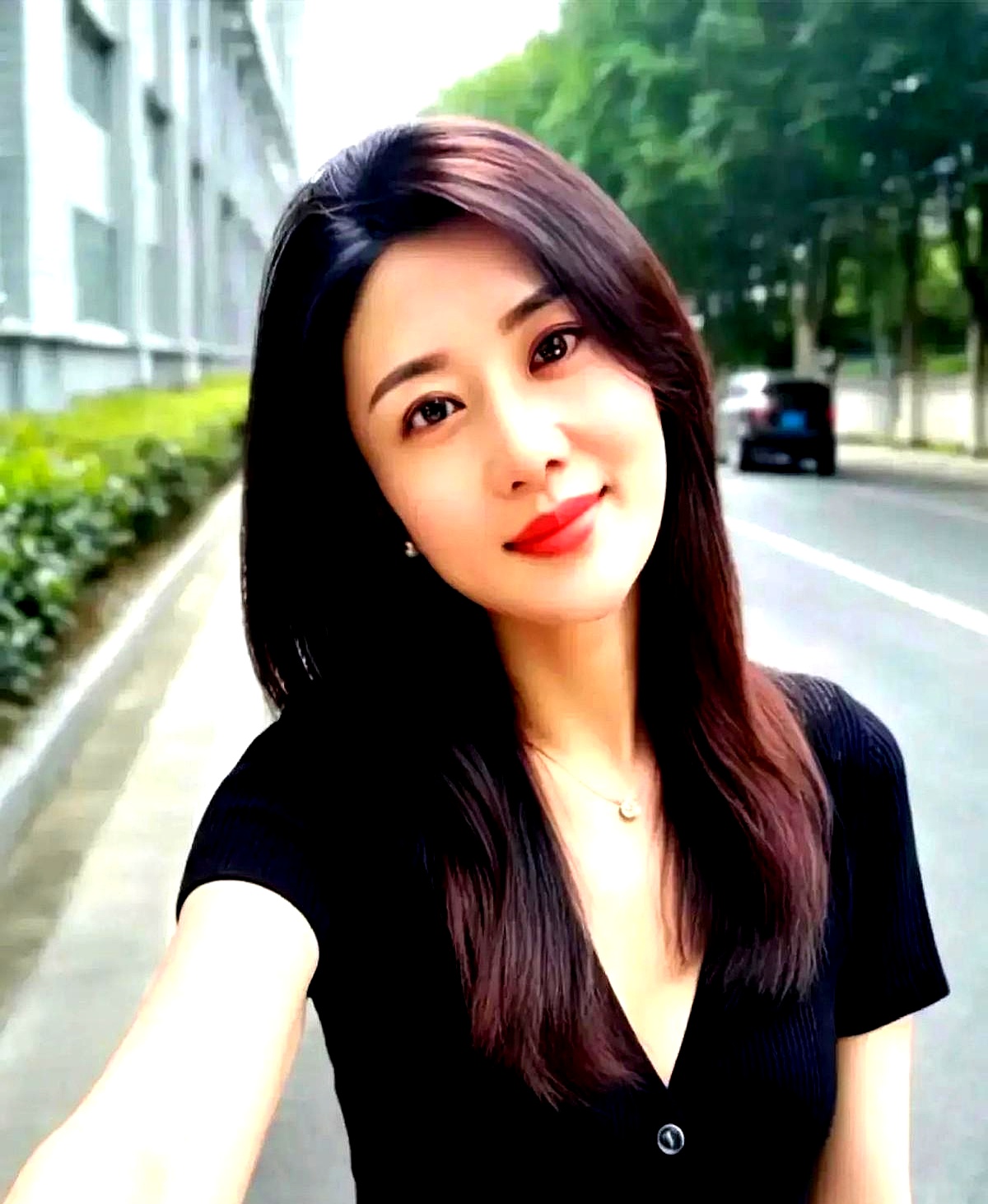 两万块彩礼，现在够干嘛？一顿好点的日料？确实，现在开口三十万的姑娘太多了。这姑娘