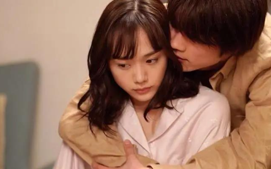 他把我锁在仓库里，只为了顺利和她求婚