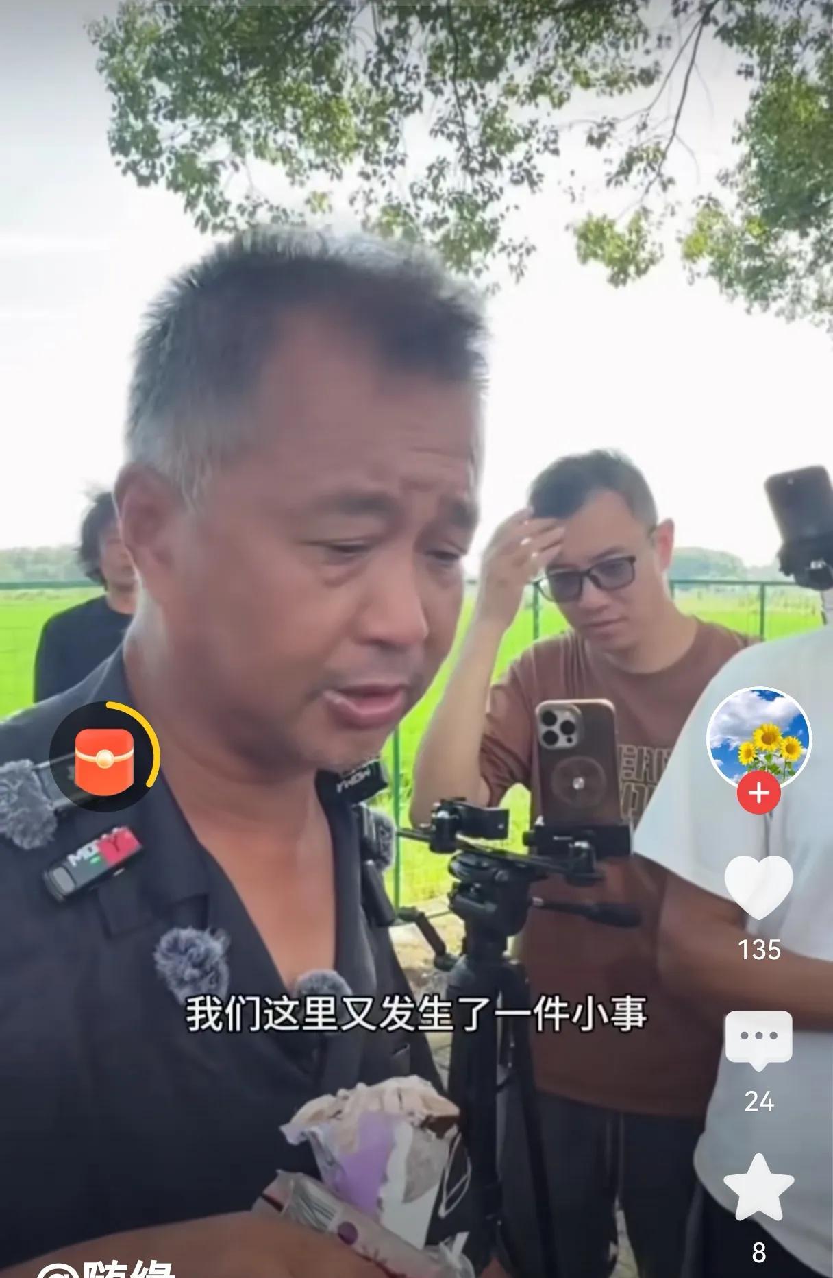 沈巍大师的住地一大早就来了很多人，还在蒙胧中的沈巍大师拿着湿毛巾苦口婆心给网友讲