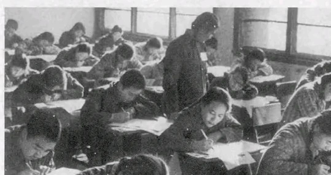 1977年恢复高考试卷简单，师生、夫妻、父子同时参加高考成为那个时代最真实的写照
