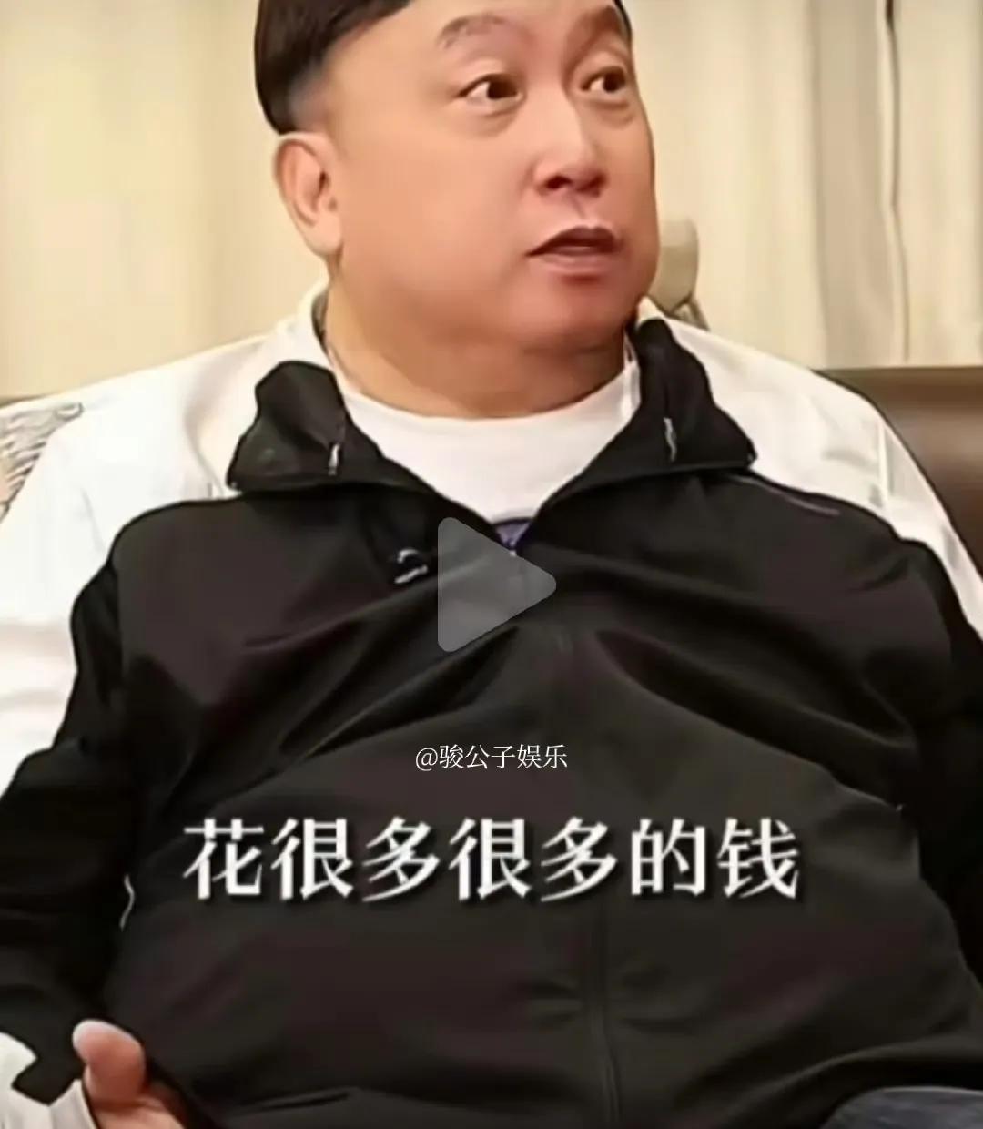 王晶表示，追星本身并非不可取，用自己的钱为偶像消费他人无权干涉，但问题在于许多给