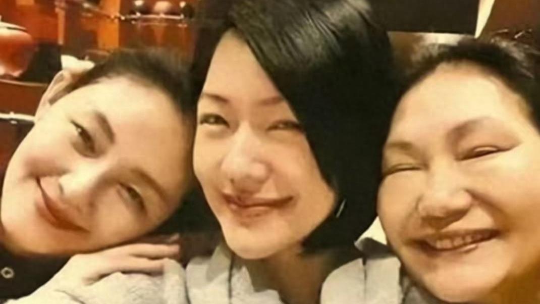 一天4个瓜：S妈回应大S珠宝被盗，郭德纲徒弟办婚礼