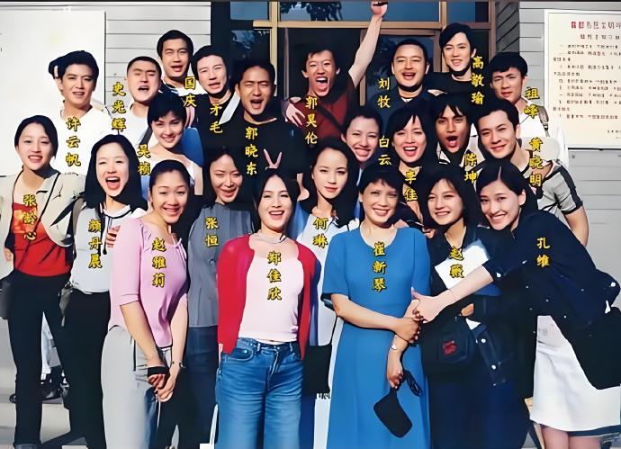 我的天！黄晓明当年在班里简直就是颜值天花板！ ​​​