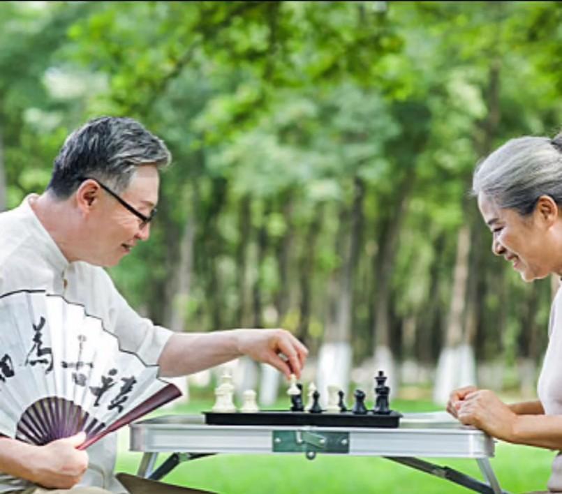 人老了，要想活的有底气，要做到＂三不四要”，缺一不可：
第一、不能等。别等有钱了