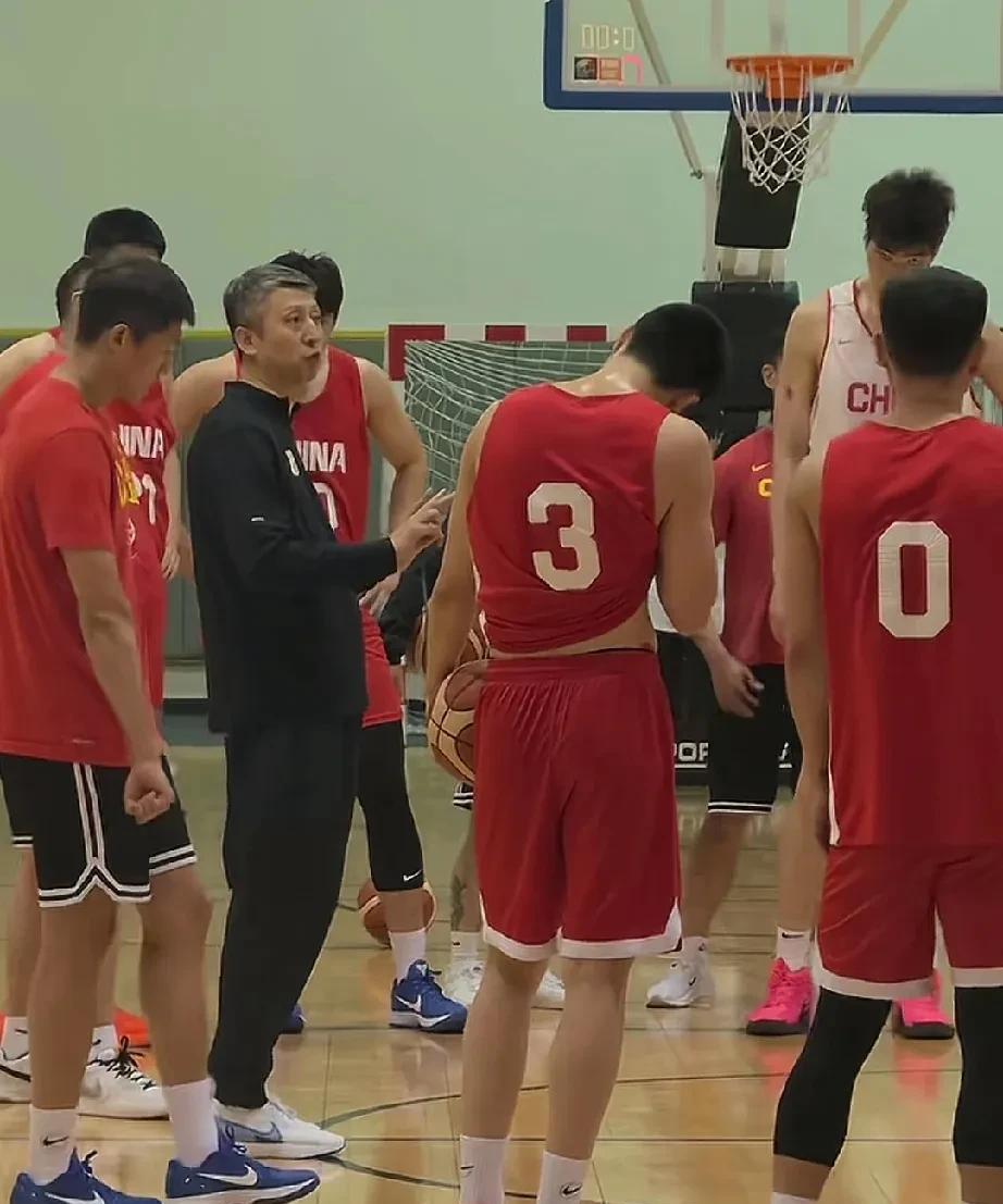 很放松！中国男篮对阵韩国赛前训练！
今日即8月14日亚洲杯半决赛中国男篮将对阵韩