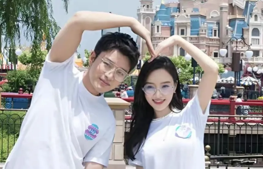 终于等到你，还好我没放弃。彻底释怀的那一刻，贾乃亮和李小璐终于做出了决定。近日，