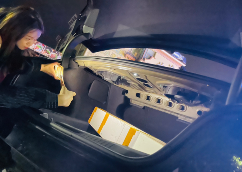 ct5这是减配了吗？后备箱上面，都没有隔音棉？？