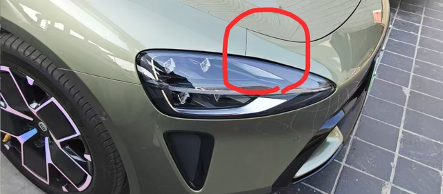 关于追尾后续和售后
正好那段时间网上说右前灯会翘边，顺便就让维修师傅检查维修，看