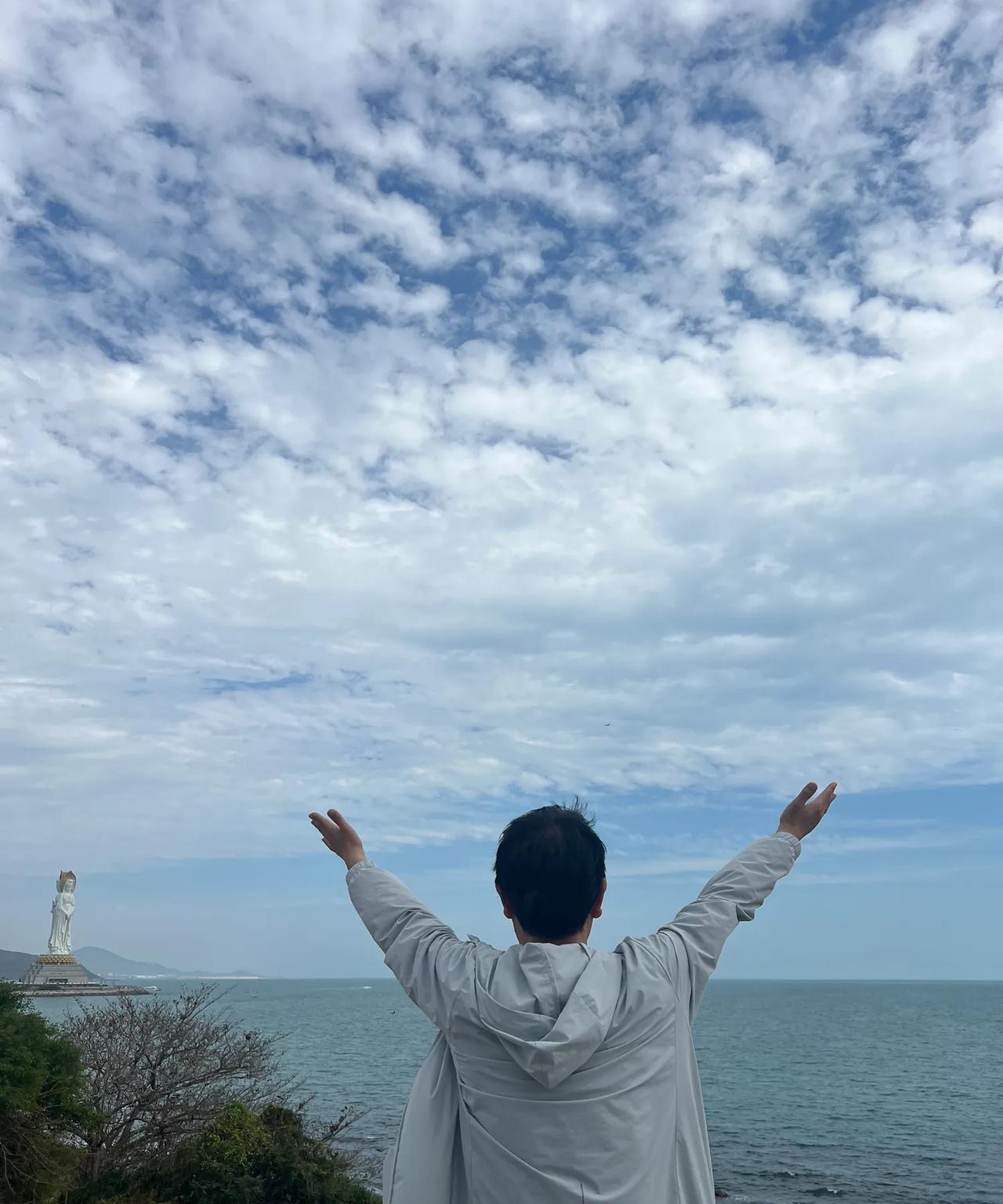 #上联：山山水水皆秀美，请对下联#恩恩怨怨付笑谈