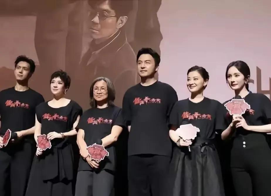 这真不能怪杨幂抢了章子怡风头，实在是全凭本事。
作为离婚后的第一部电影，章子怡对