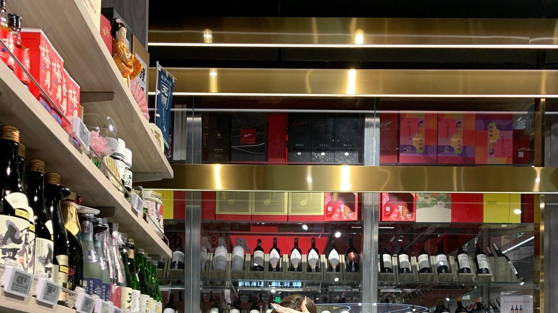 口渴了来超市买小麦果汁