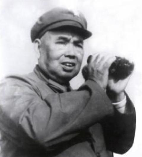 64年陈锡联拜访许世友，埋怨道：为啥不早跟我说你和邓岳的关系？
“老许，1964