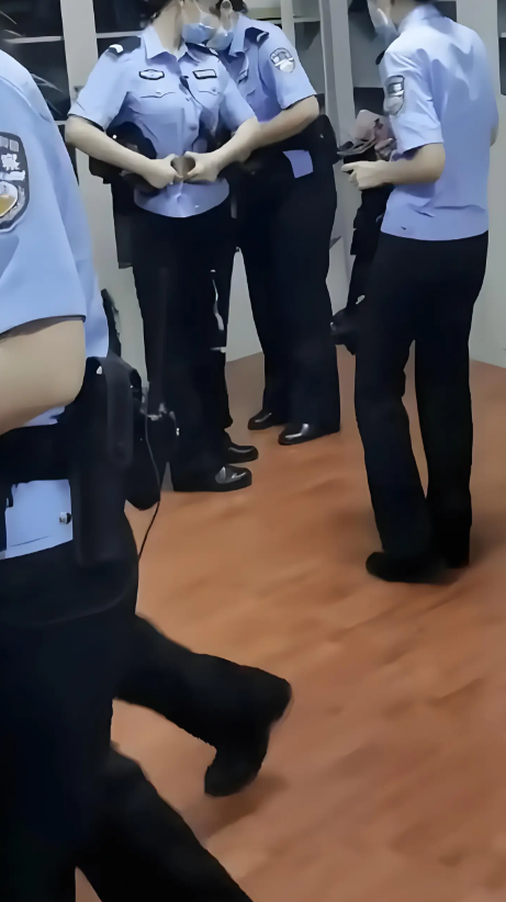 娶个这样的老婆～
人生足矣～