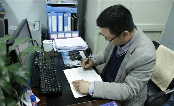 县城学校副校长压力山大！



最近和一位在县城学校担任副校长的朋友聚餐，他无奈