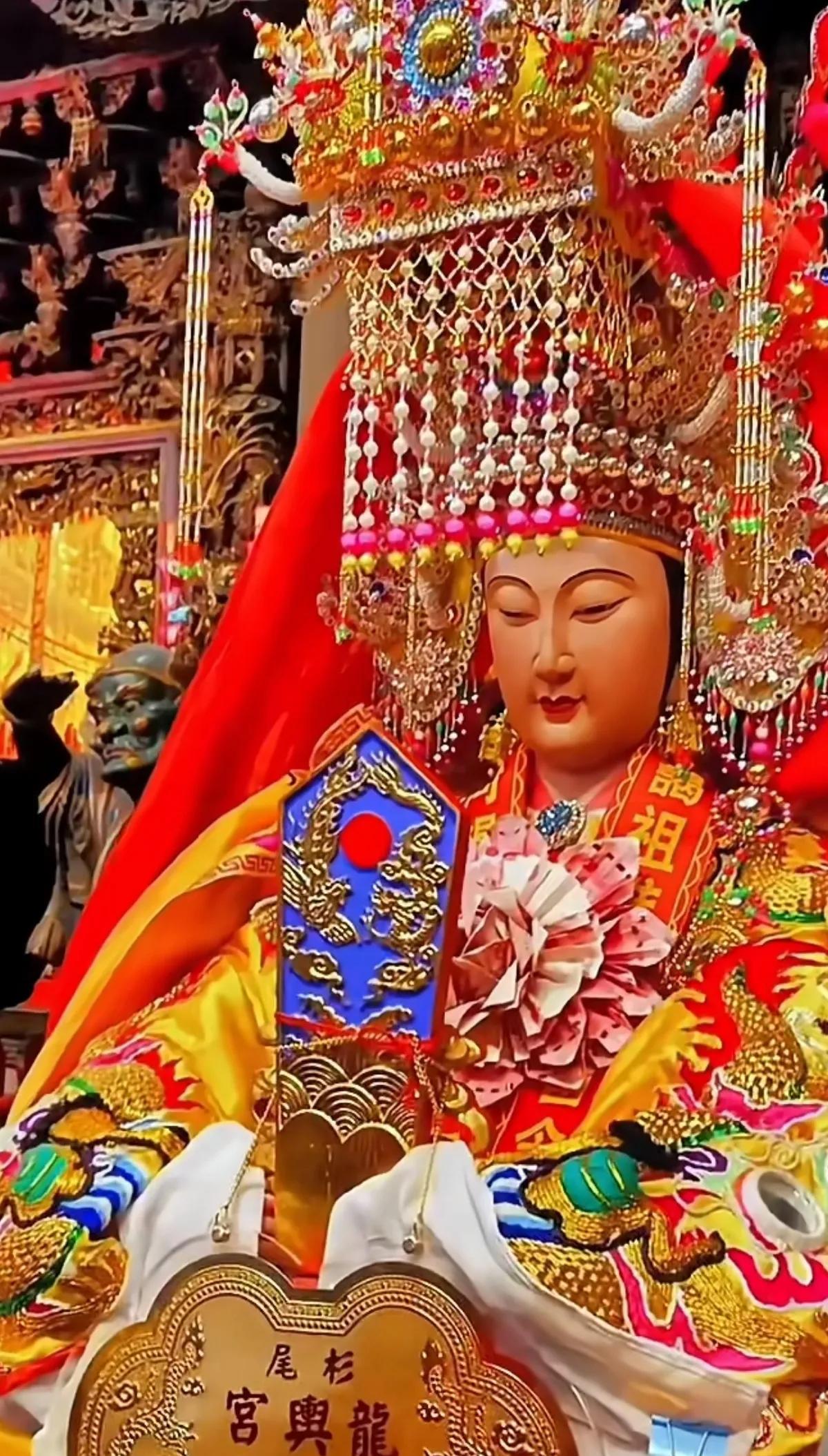 妈祖赐福
巨蟹财路亨通！
本职收入稳定，
家庭资产增值，
偏财悄悄进门，
致富之