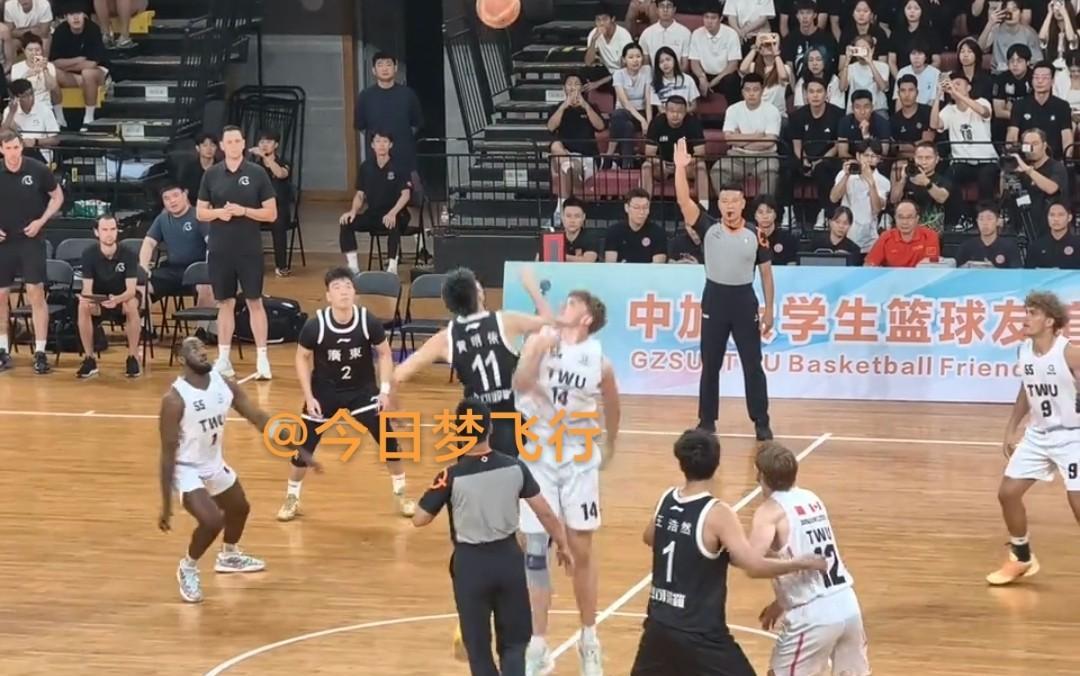 U22广东全运队今天在广州体院与加拿大大学队打比赛！
今天，U22广东全运队在广