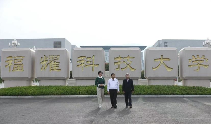 今年高考招生，最有热度的就是福耀科技大学了。校方预测录取分数线为660分，可以本