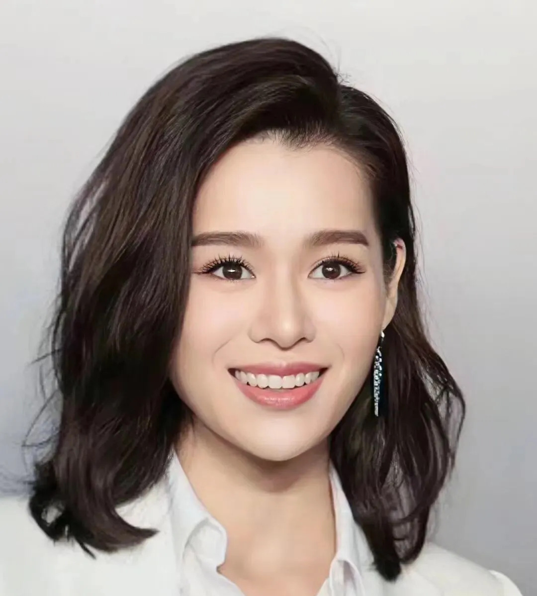 胡杏儿婚姻真相引发热议











天哪，胡杏儿老公的事情闹得沸沸扬扬