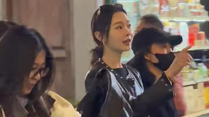 35岁宋轶惊喜亮相汕头，本人又高又美又白，模样大变像陈数陈书婷