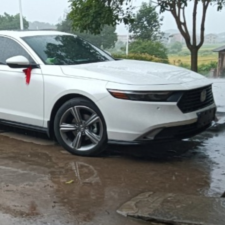 雅阁入手一个半月，操作性还可以，油耗有点高感觉