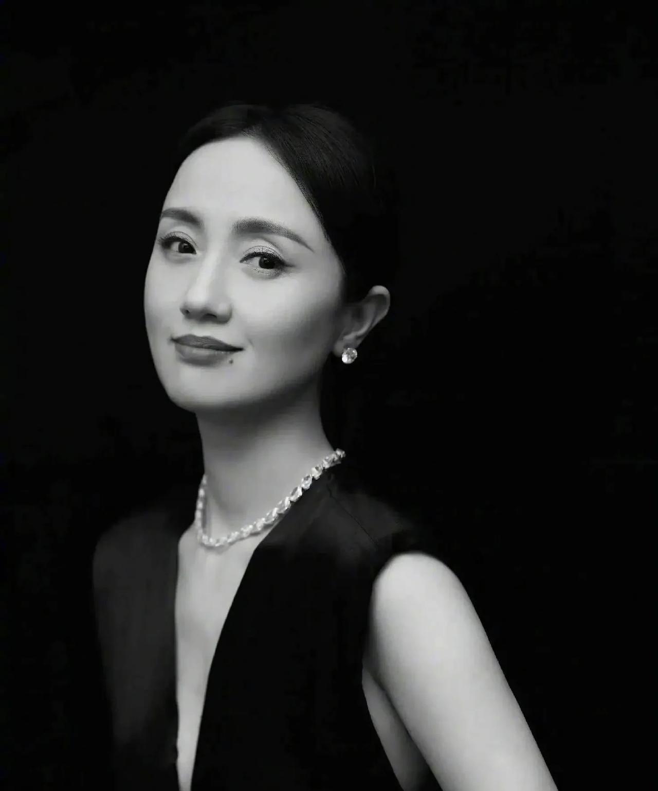 原来朱媛媛是由于结肠癌去世的！
5年前朱媛媛就已经被确诊，经过治疗已经完全好转。