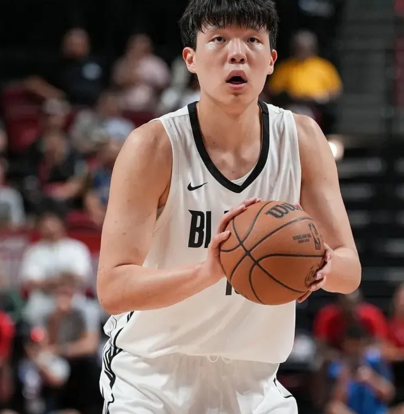 幸亏杨瀚森没打，中国男篮这帮后卫真是绝了……
亚洲杯热身赛，中国男篮对阵波黑的第