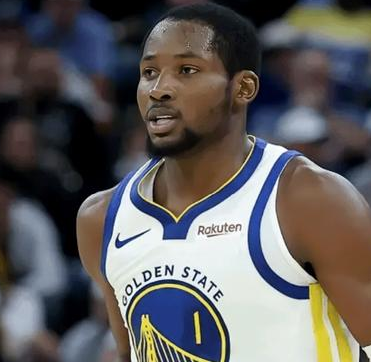 勇士按照原计划开始兜售库明加。据美国记者Evan Sidery透露，勇士将按照原