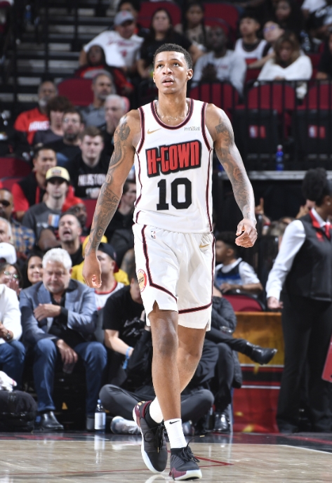 杜兰特需要2年1.1亿的续约合同，续约小贾必定交税，还不如格林小贾27太阳签送给
