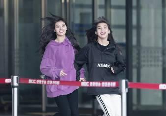 Sana、朴志效 // 至少要达到这种程度才能被称为元气、当年的两个小女孩现在都