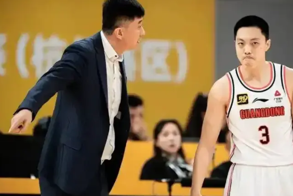 辽宁一场绝境的胜利(季后赛第一场辽宁123:116胜了新疆)，值得惊醒宏远的杜峰