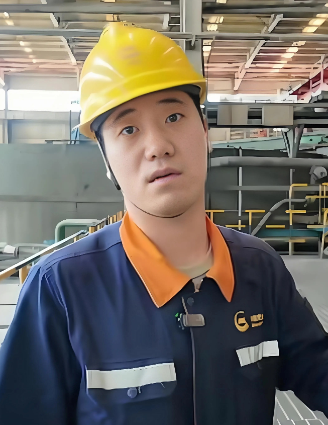 浮选车间主任李春爽接受采访时沉重的表示，出事的那个车间是三期厂房，我那个车间是二