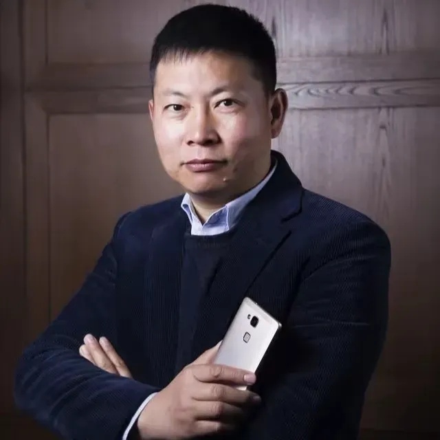 一些网友觉得余承东可以出来自己干，肯定又是一个非常成功的企业家！可是我觉得老余现