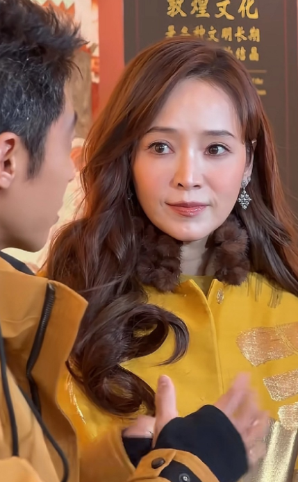 真诚又礼貌，美丽又可爱的侯主播谁不迷糊