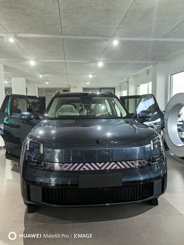 杭州湾揽胜不过尔尔
听说期待已久的900到店，立马抽空去4s店看实车，鉴于目前只