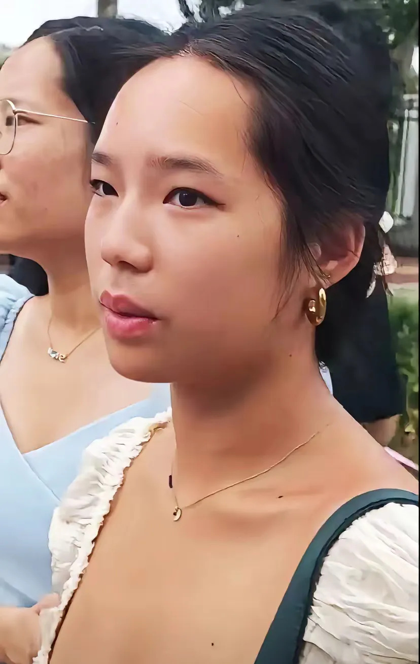 比利时女孩回国认亲，激动又开心











天呐！这简直比电视剧还精彩