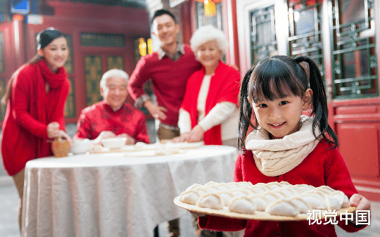 连续十年被抽中赡养母亲后，除夕夜我直接将她赶出家门