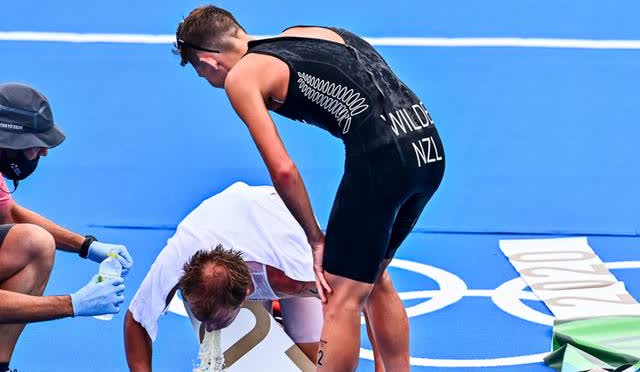 新加坡终于说了句实话！
7月31日新媒报道称，垃圾桶呕吐袋成了游泳世锦赛必需品