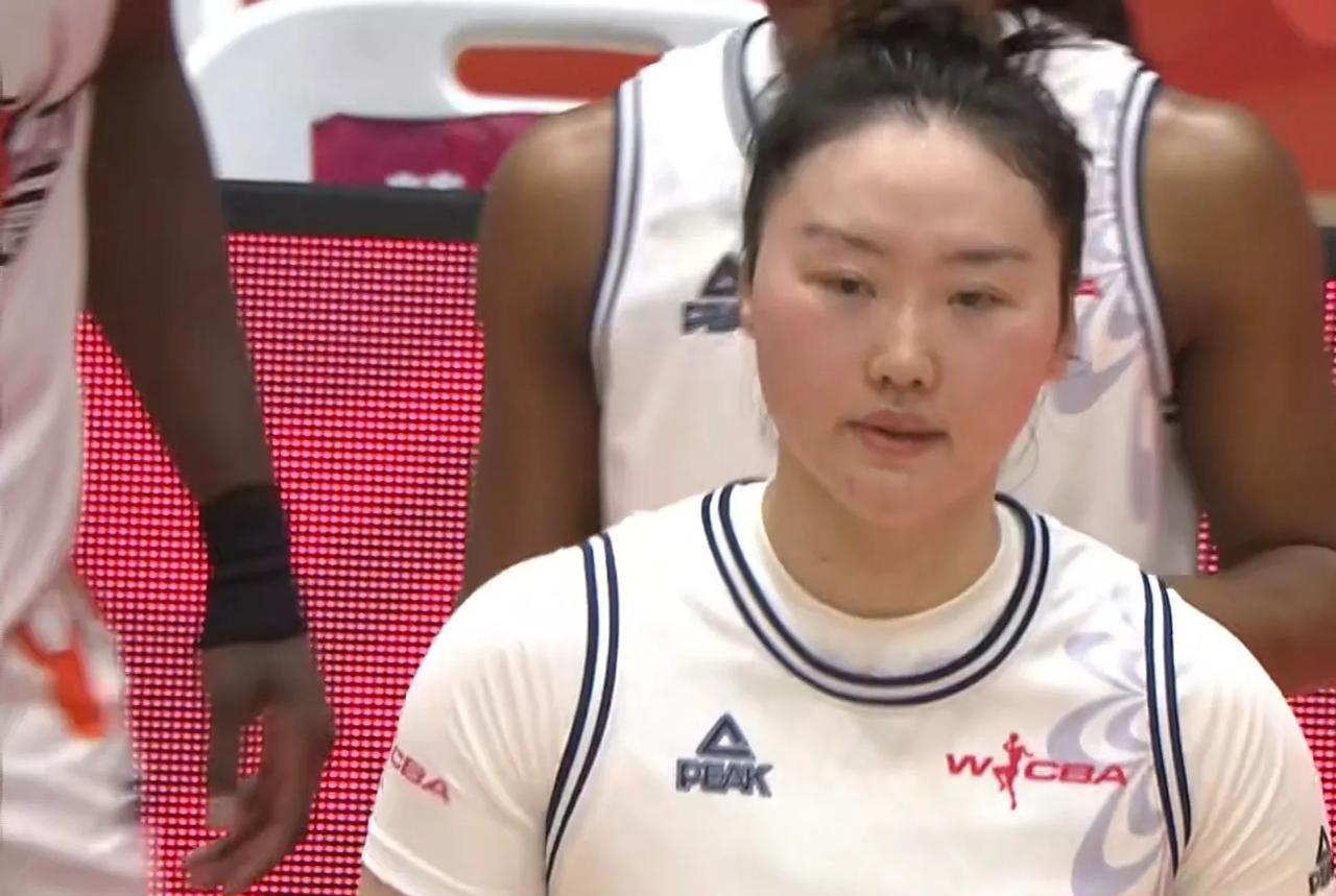 新疆国达氢女篮与浙江稠州女篮，季后赛16进8的决赛的第二场，在浙江稠州女篮的主场