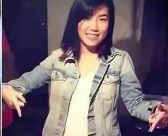 黎明的女儿竟然都上小学了，圆圆的脸像了黎明的妻子，黎明也是娶了乐基儿浪费了青春和