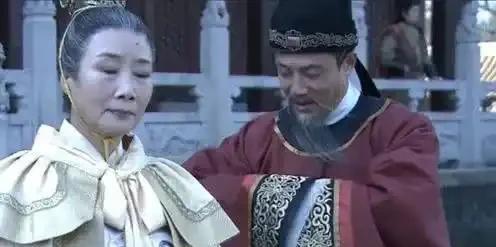 为什么神龙政变恢复李唐之后，曾经和唐中宗李显争夺储位的武三思还能继续在朝堂呼风唤