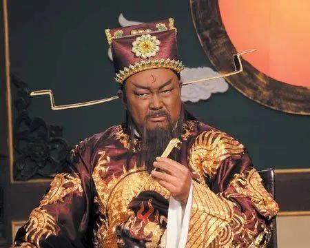 ☆2017年，66岁的包拯金超群不幸患上脑瘤。手术前他对小23岁妻子说：“如果我