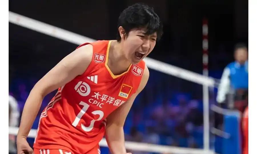 董禹含连发带扣，在20-21落后危急时刻，帮助中国女排连拿4分，神奇逆转取胜，2