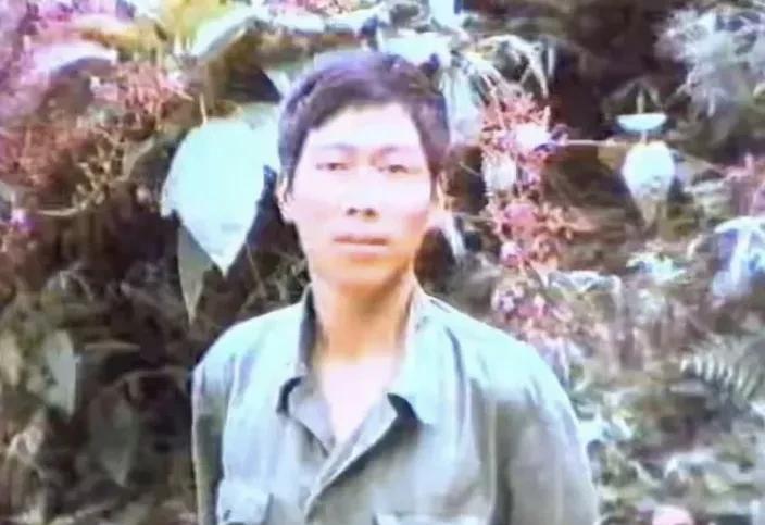 1985年3月，他随部队开赴云南前线，参加对越防御作战任务。
1985年的8月份
