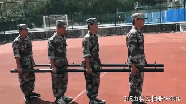 班里最强悍的四兄弟，本想用棒子纠正他们顺拐，结果还是没有效果！