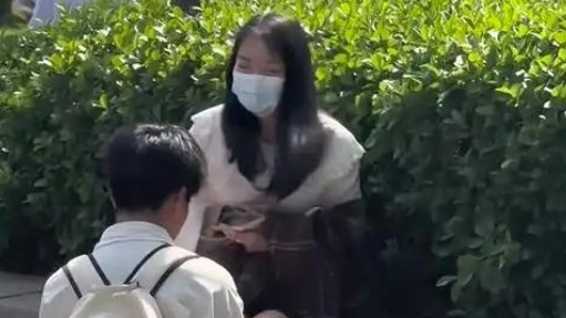 “舔狗经济”要崩了？中国男性开始觉醒，资本割韭菜的套路不好使了