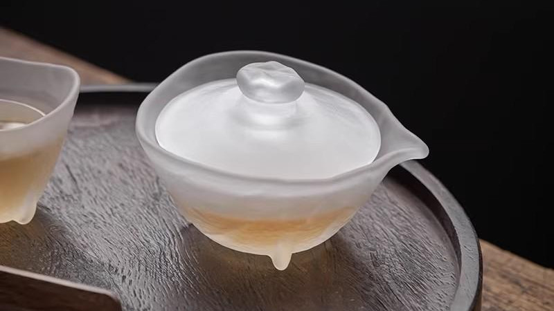 揭开古法琉璃云雾三足盖碗的神秘面纱