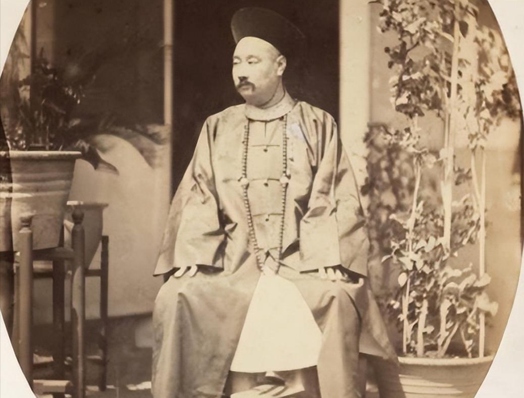1861年，肃顺被押到宣武门菜市口行刑，没想到他坚决不跪，并怒斥慈禧是祸国殃民的