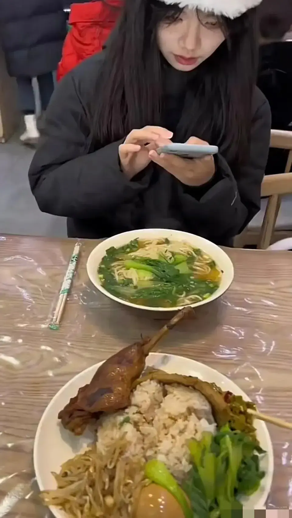 请刚认识的女生吃沙县，她好像不高兴